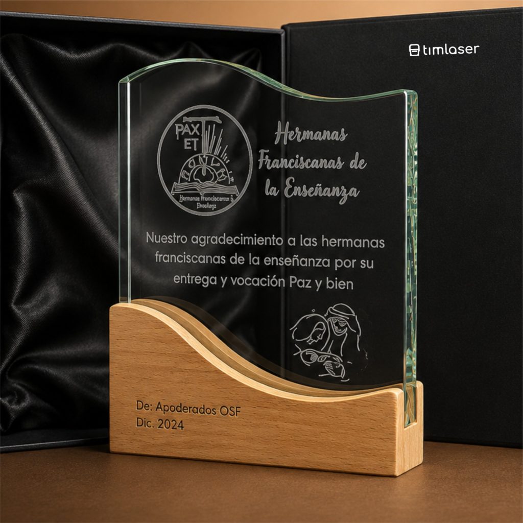 Galvano Cristal Base de Madera Blas 26 con Grabado Personalizado